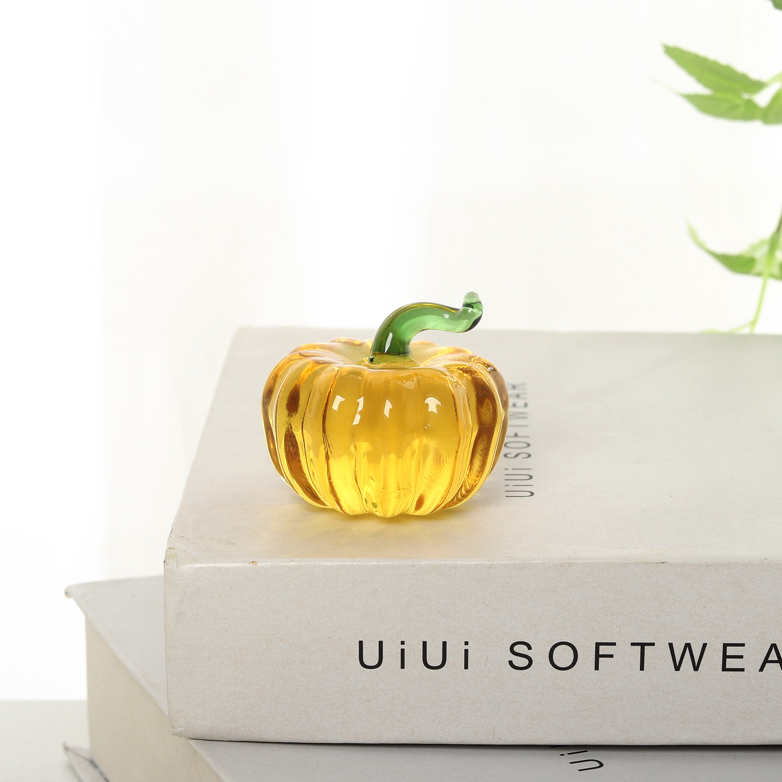 Yellow Crystal Pumpkin Figurin - Paper Weight Crystal 评论和价格
